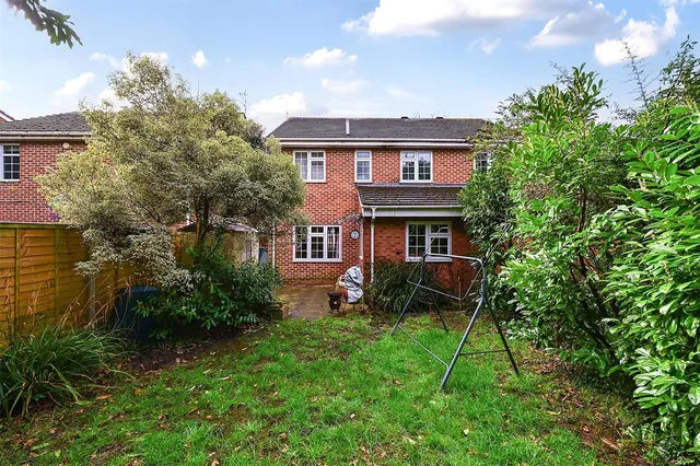 Photo 3 — Brewers Close, Farnborough, Hampshire, GU14 8NR