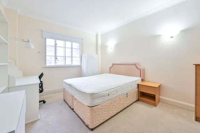 Photo 3 — Flat 42 South Block, County Hall, 1a Belvedere Road, London