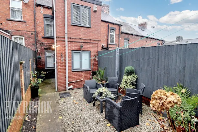 Oakwell Terrace, Barnsley, photo 2