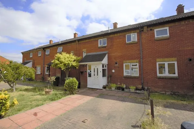 Nursery Gardens Laindon, Basildon SS15 5SG, photo 1