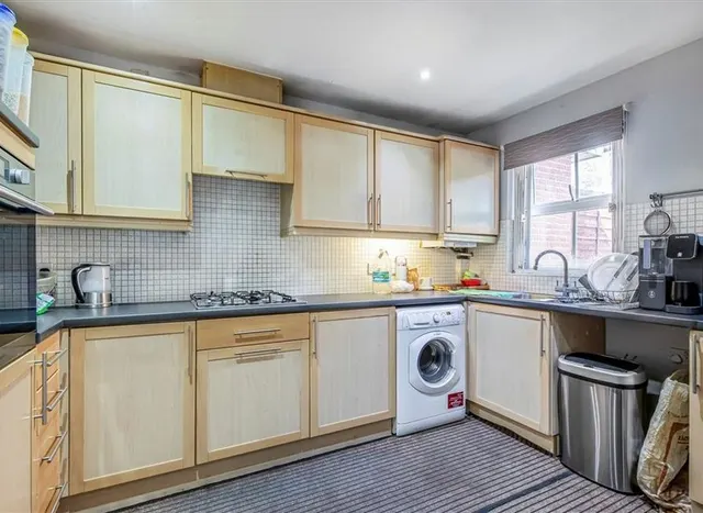 Photo 3 — Barlow Drive, Woolwich, SE18