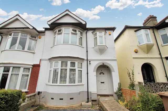 3 bedroom house, Forest Drive, Woodford Green, IG8