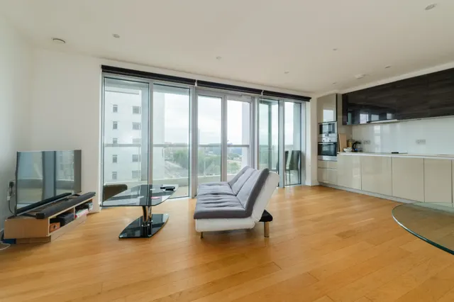 Barking Road, London, E16, photo 1