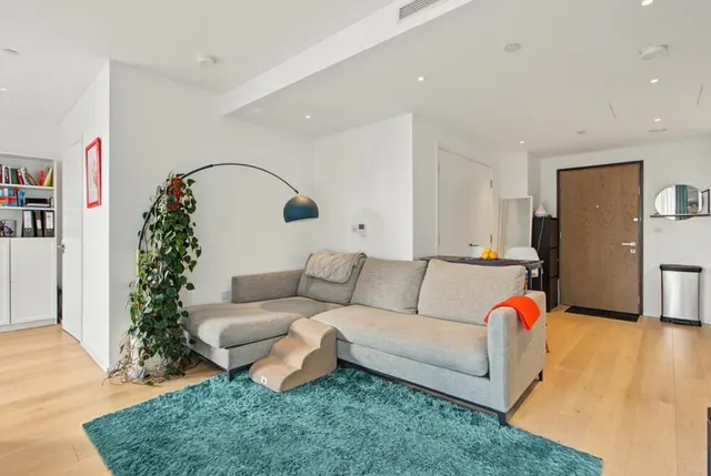 York Place, London, SW11, photo 2