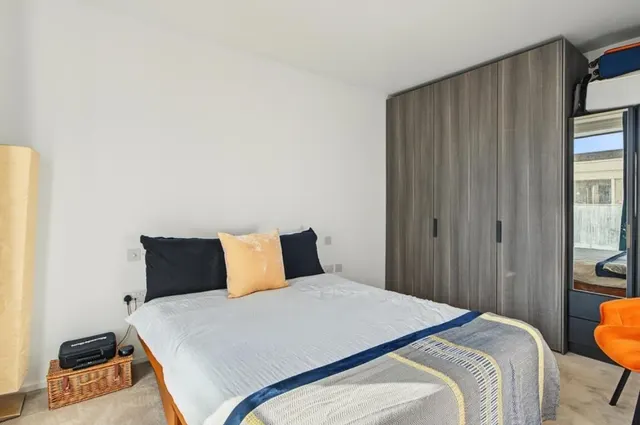 York Place, London, SW11, photo 3