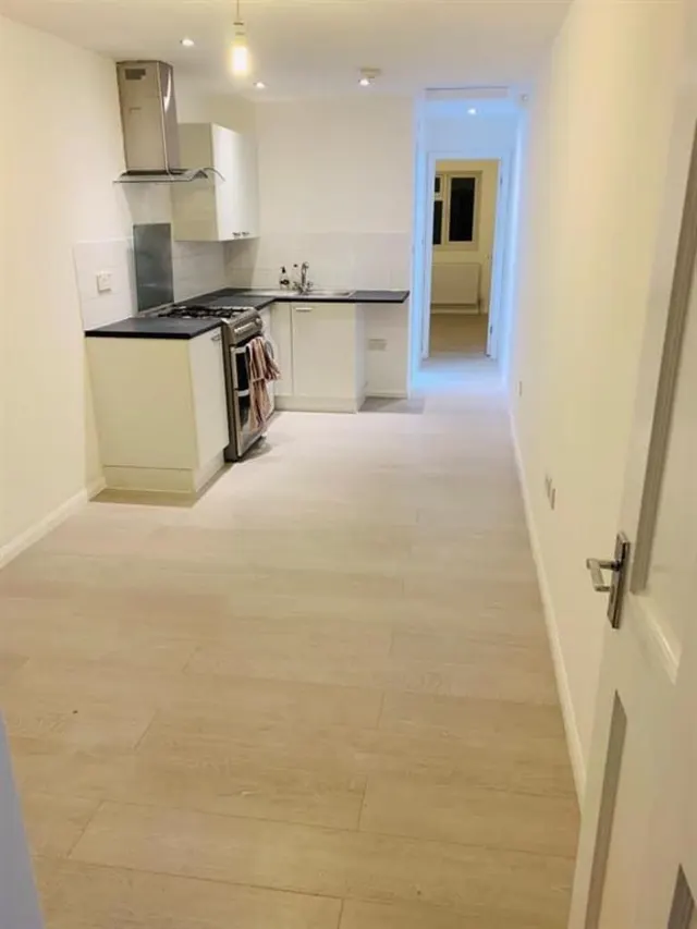 Gresham Drive, Romford, RM6, photo 1