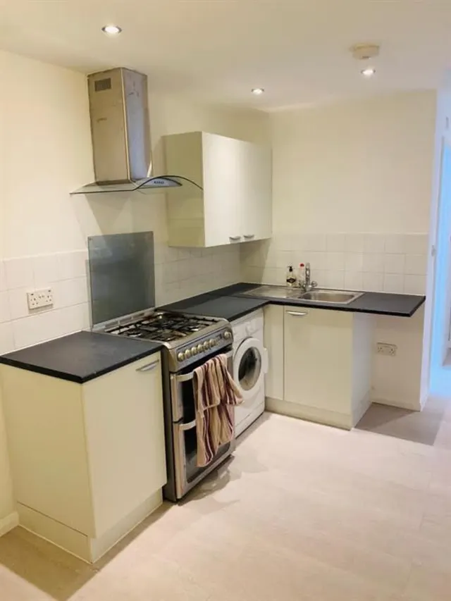Photo 3 — Gresham Drive, Romford, RM6