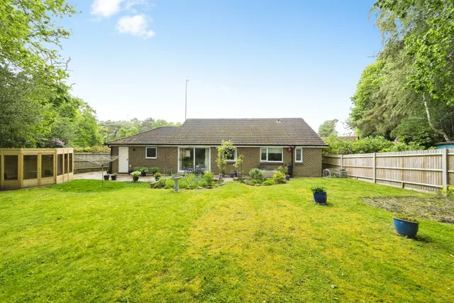Spring Gardens, Copthorne, RH10, photo 1
