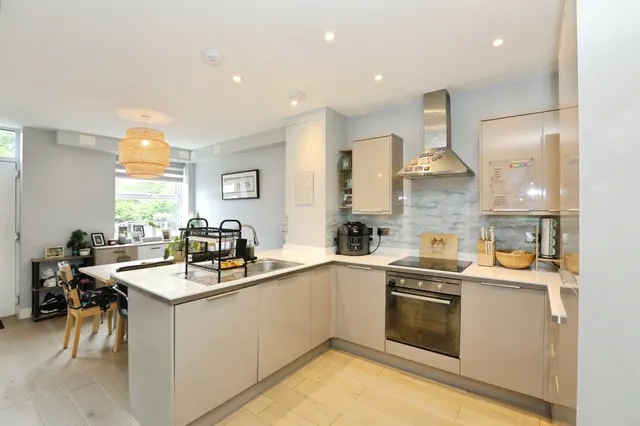 White Lion Close, East Grinstead, RH19, photo 1