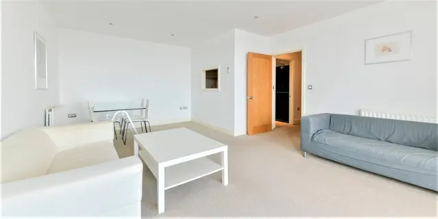 Wards Wharf Approach, London, E16, photo 3