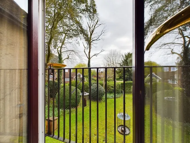 Photo 2 — The Lawns Drive, Broxbourne EN10 7BU