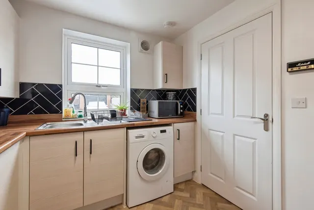 Photo 3 — Belpaire Close, Lower Stondon, Henlow, Hertfordshire, SG16