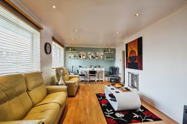 Sussex Avenue, Boston, PE21, photo 3