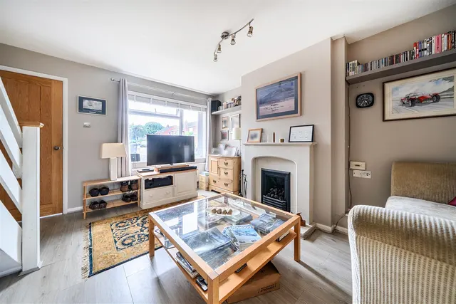 St. Matthews Close, Rowde, SN10, photo 3