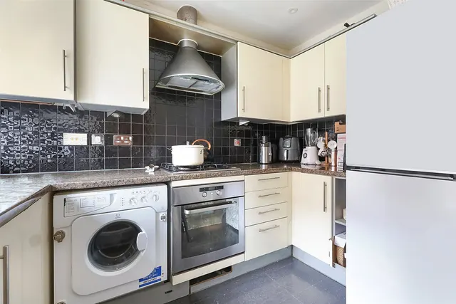 The Moors, Redhill, RH1, photo 2