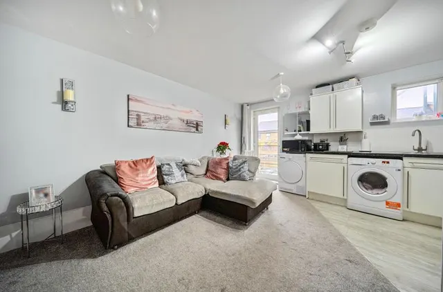 Pasteur Drive, Swindon, SN1, photo 3