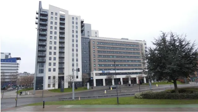 2 bedroom flat — Crown Point Road, Leeds