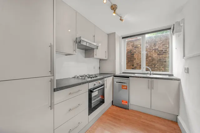 Frogmore, London, SW18, photo 1