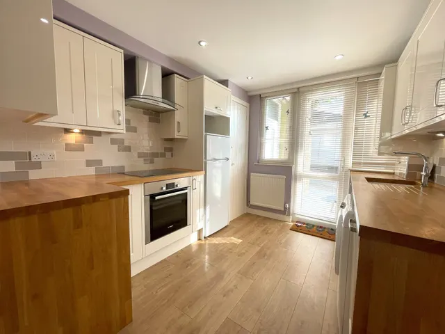 Photo 3 — Brynfield Court, Langland, Swansea, West Glamorgan, SA3 4TF