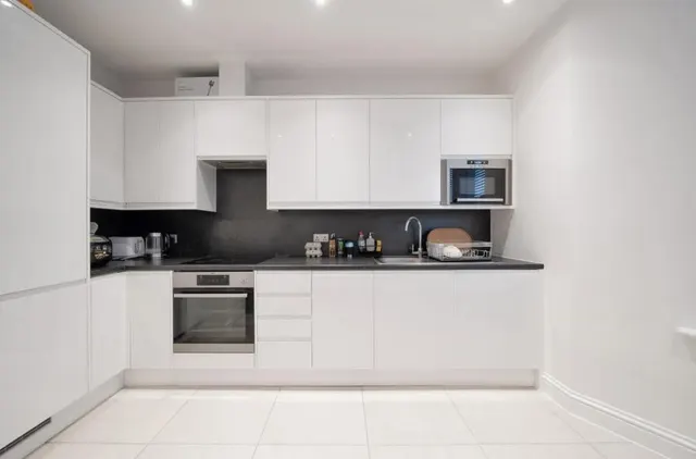 Askew Road, London, W12, photo 2