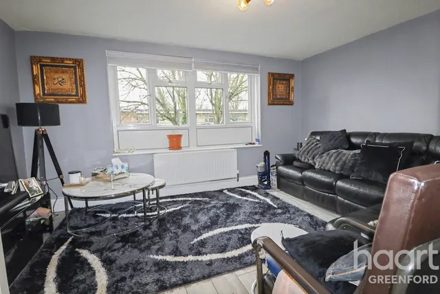 Whittle Close, Southall, UB1, photo 3