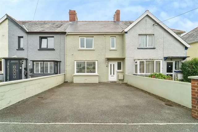 Portfield Avenue, Haverfordwest, SA61, photo 1