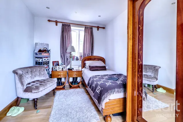 Barn Hill Estate, HA9, photo 3