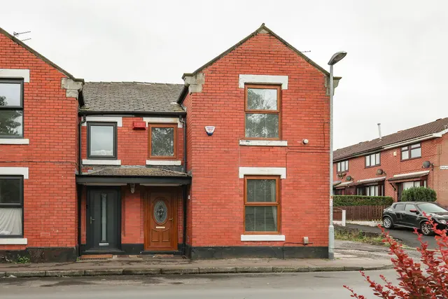 Heywood Road Castleton, Rochdale OL11 3BA, photo 1