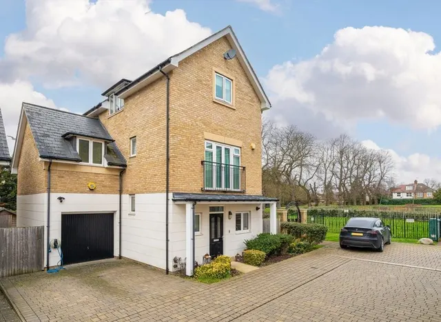Marbaix Gardens, Isleworth, TW7, photo 1