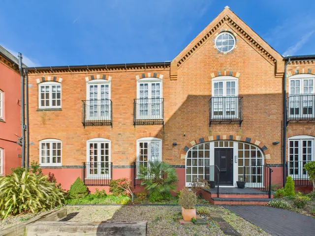 Higham Lane, Stoke Golding, CV13, photo 1