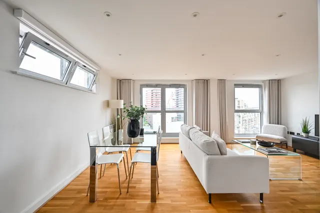 Photo 3 — Flat 14, 4 Balmes Road, London