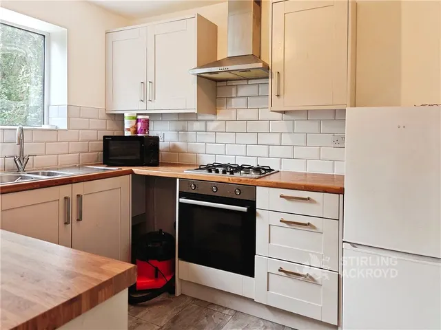 Fairlands Avenue, Fairlands, GU3, photo 2