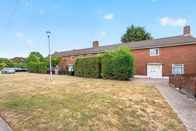 Willcocks Close, Chessington, KT9, photo 1