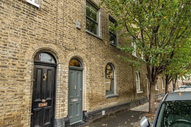 2 bedroom house — Cadiz Street, London, London, SE17 2TJ