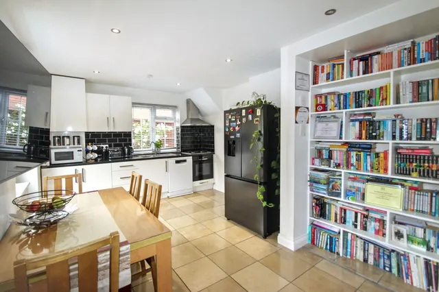 Stanford Close, Woodford Green, IG8, photo 2