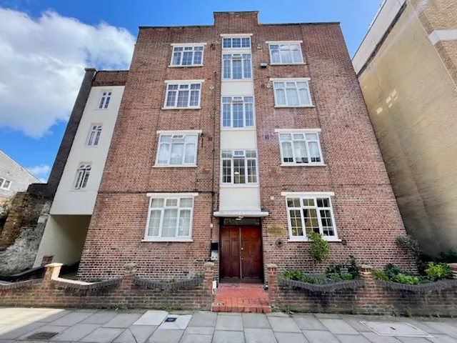 Photo 2 — Cartwright Street, London E1 8LZ