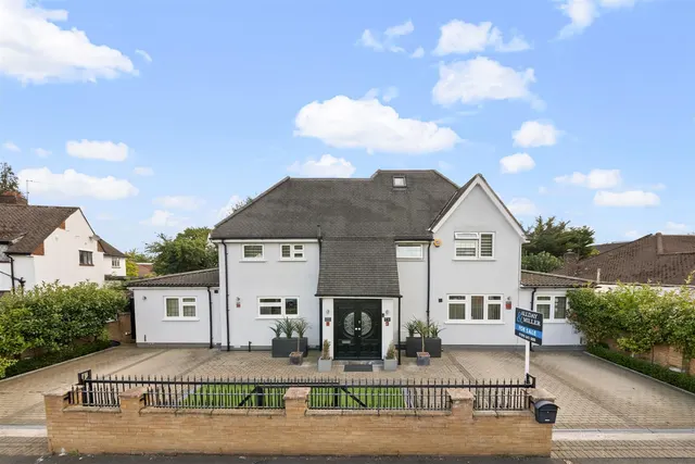 The Greenway, Ickenham, photo 1