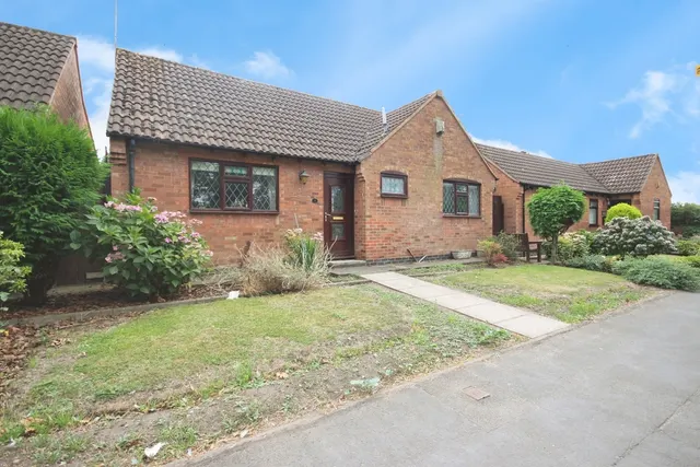 St. James Gardens, Bulkington, Bedworth, Warwickshire, CV12, photo 1