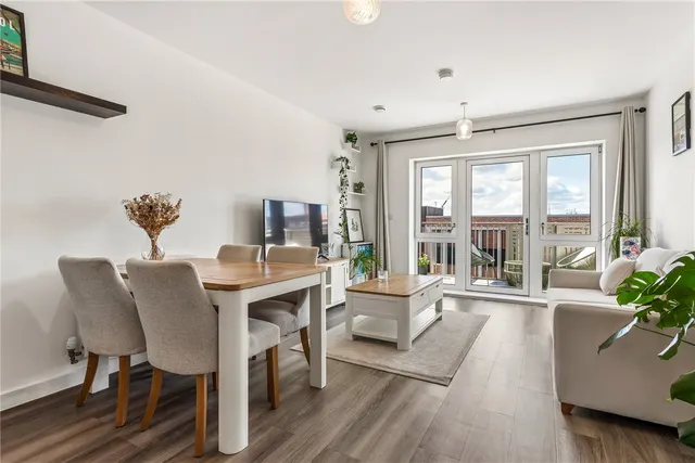 Springfield Drive, London, SW17, photo 1