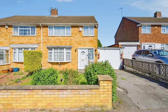 Clifford Crescent, Luton, Bedfordshire, LU4, photo 1