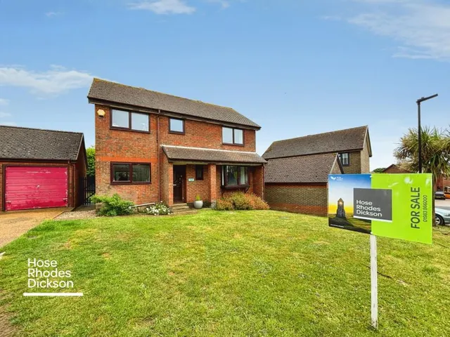 Chambers Drive, Apse Heath, PO36, photo 1