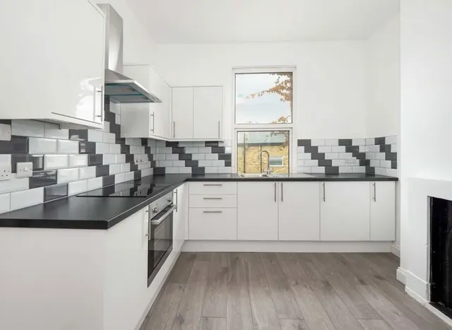 Photo 2 — Vant Road, Tooting, SW17