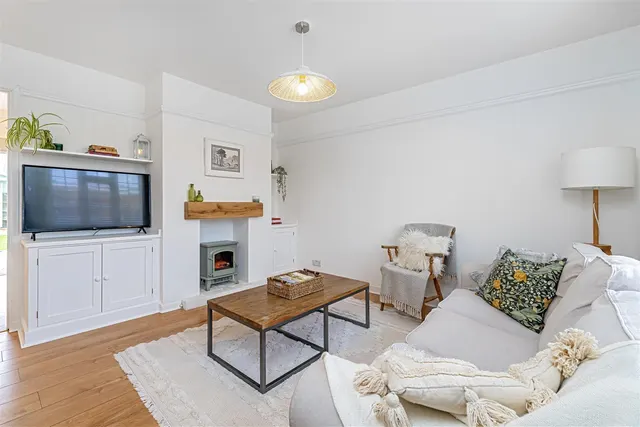 Ordnance Close, Feltham, TW13, photo 2