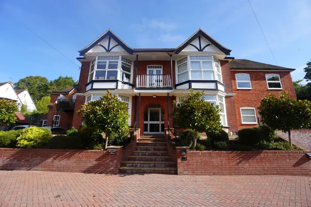 Rectory Avenue, HP13, photo 1
