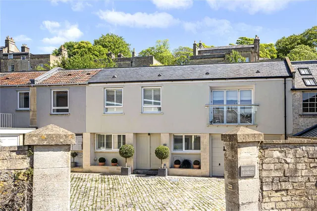 Photo 3 — Upper Lansdown Mews, Bath, BA1 5HG