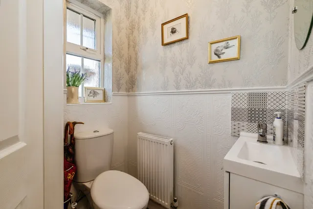 Headland Way, Navenby, LN5, photo 3