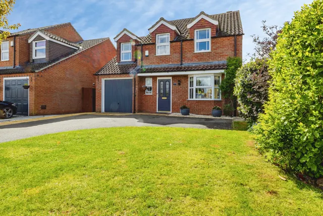 Headland Way, Navenby, LN5, photo 1
