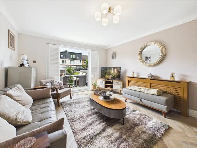 Photo 2 — Soper Close, Chingford, E4