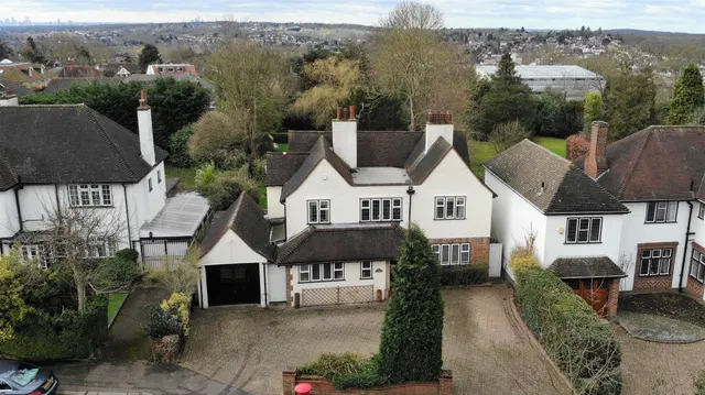 Carroll Hill, Loughton, photo 1