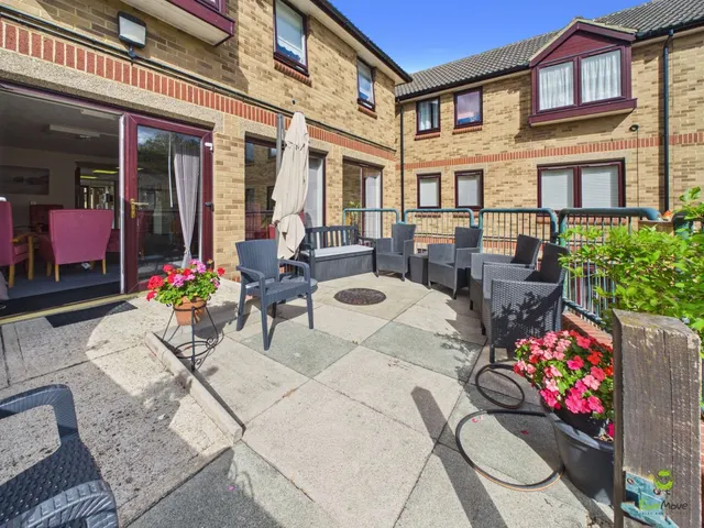 Mayplace Road, Eastreet, DA7, photo 1